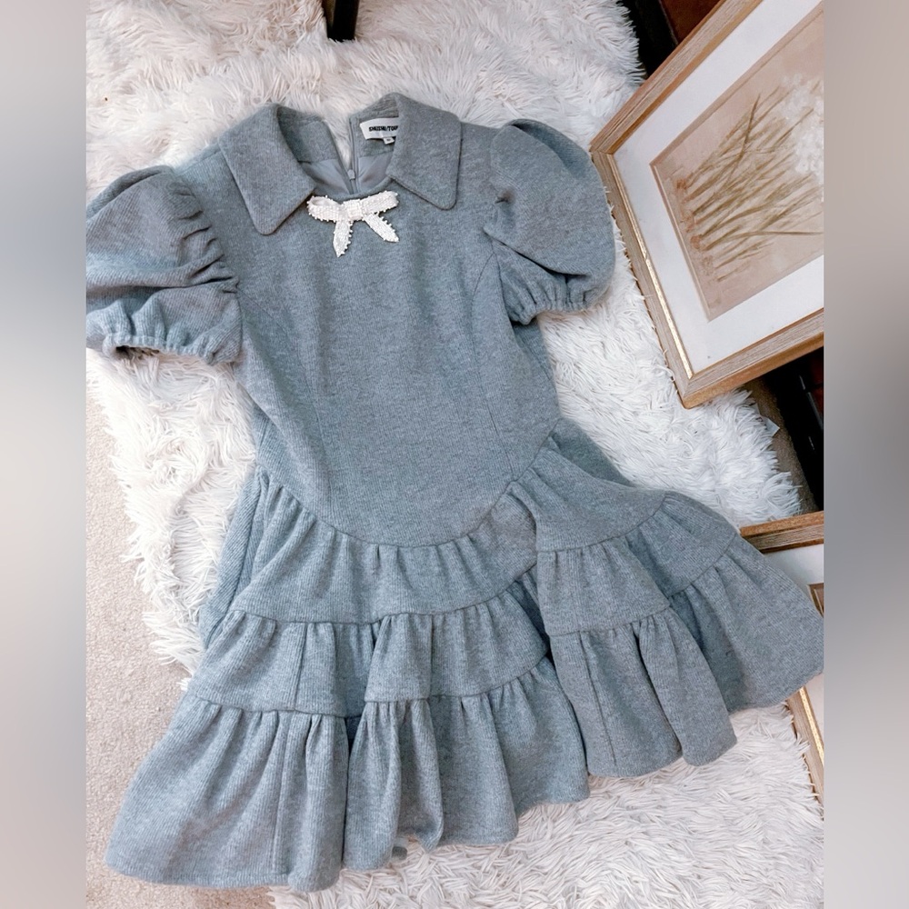 Puff sleeve grey knit dress